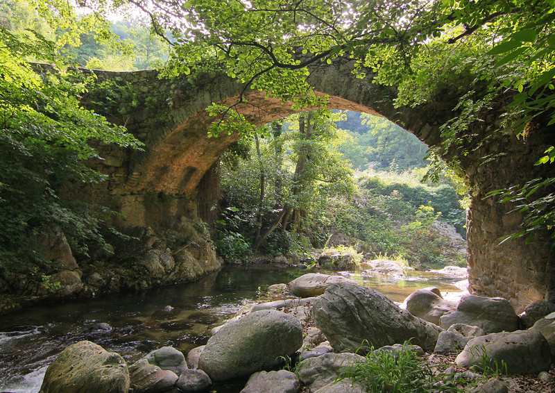 TRA MAGIA E CONTRABBANDO…