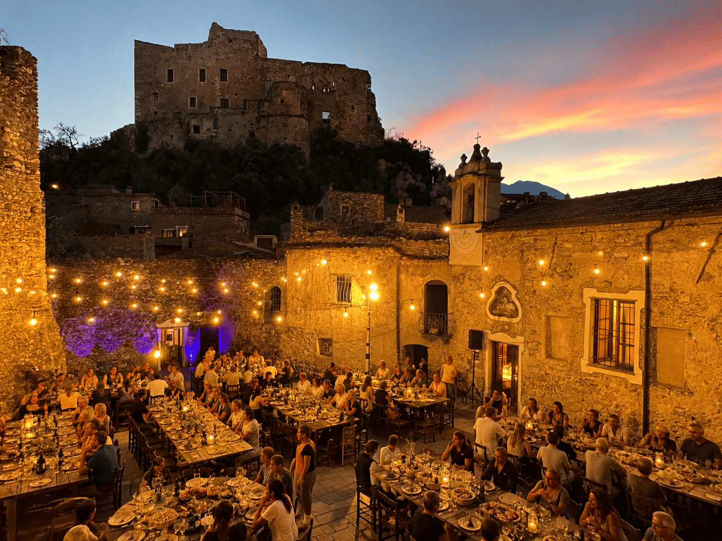 A CENA COL DELITTO <br> CATTIVI MAESTRI TEATRO