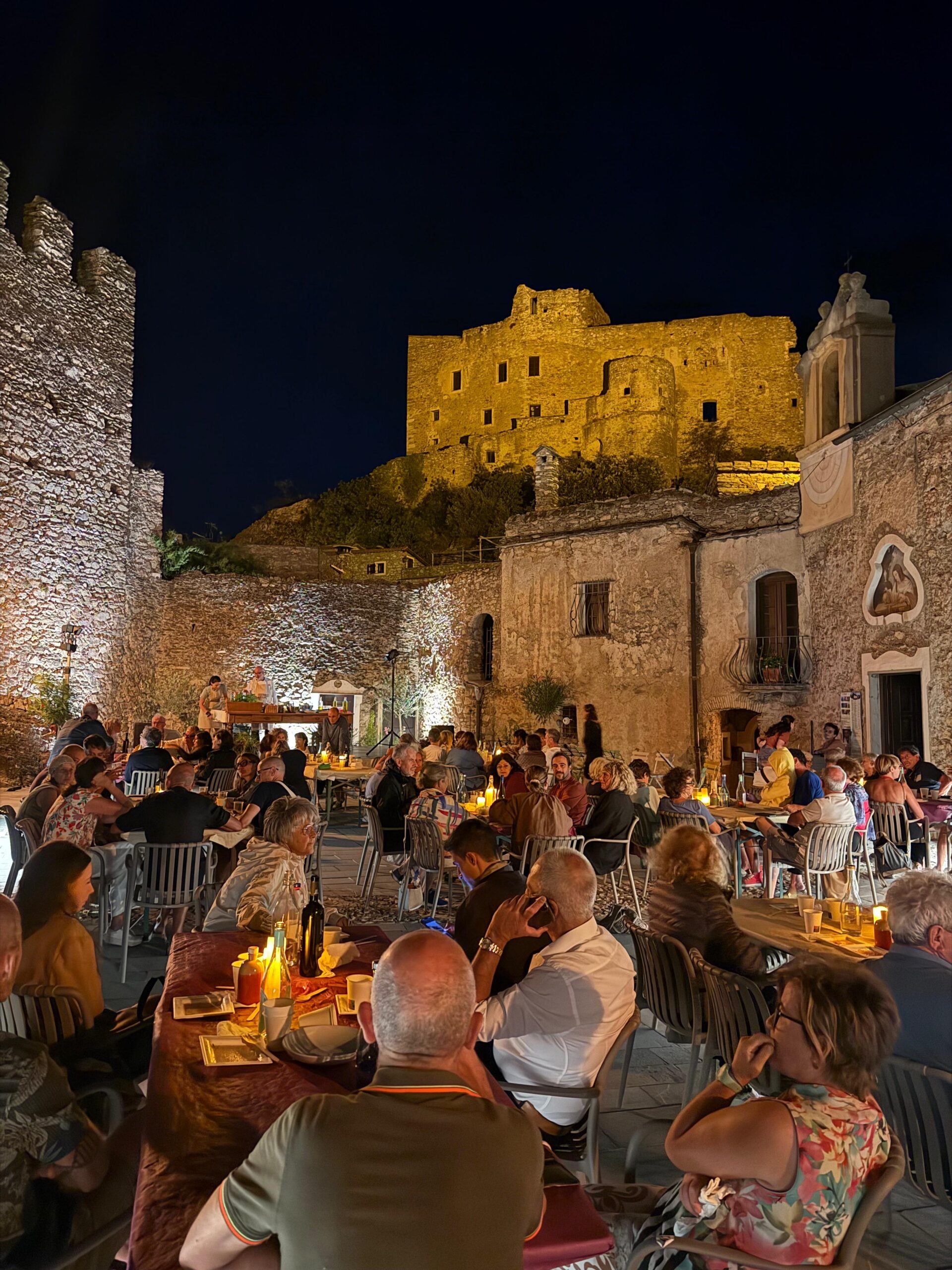 NUTRIRSI CON ARTE <br> A CENA CON...